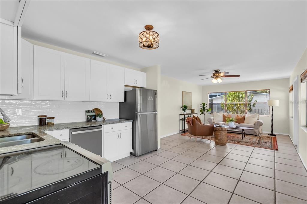 待售: $320,000 (2 贝兹, 1 浴室, 1010 平方英尺)