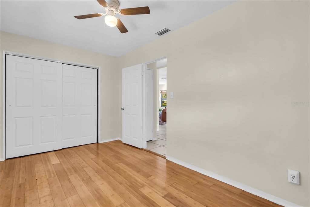 待售: $320,000 (2 贝兹, 1 浴室, 1010 平方英尺)