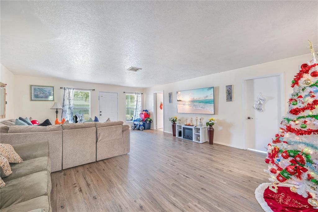 En Venta: $220,000 (3 camas, 3 baños, 1573 Pies cuadrados)