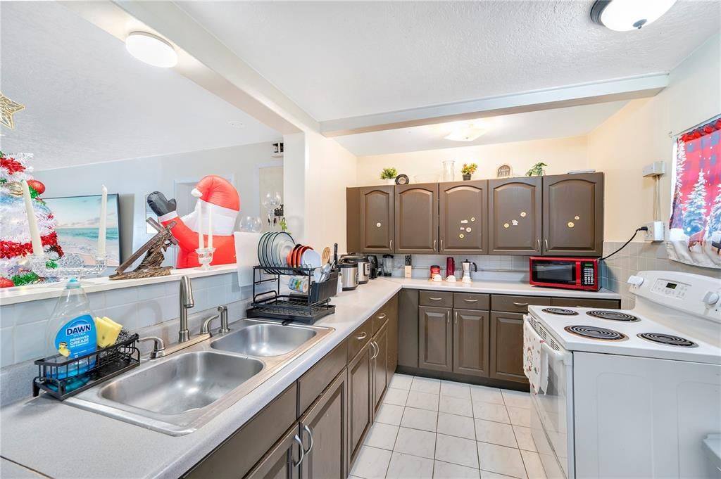 En Venta: $220,000 (3 camas, 3 baños, 1573 Pies cuadrados)