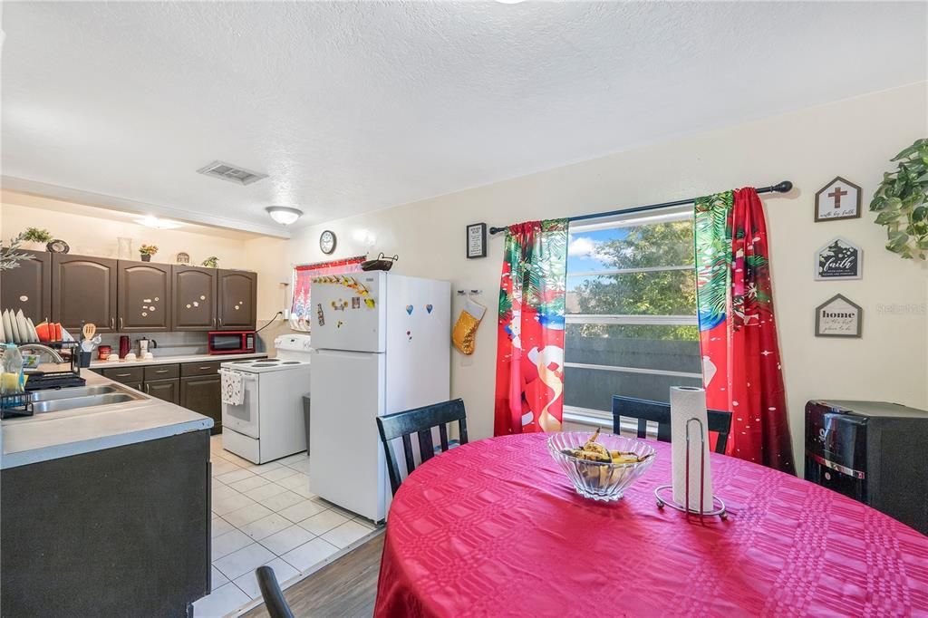 En Venta: $220,000 (3 camas, 3 baños, 1573 Pies cuadrados)