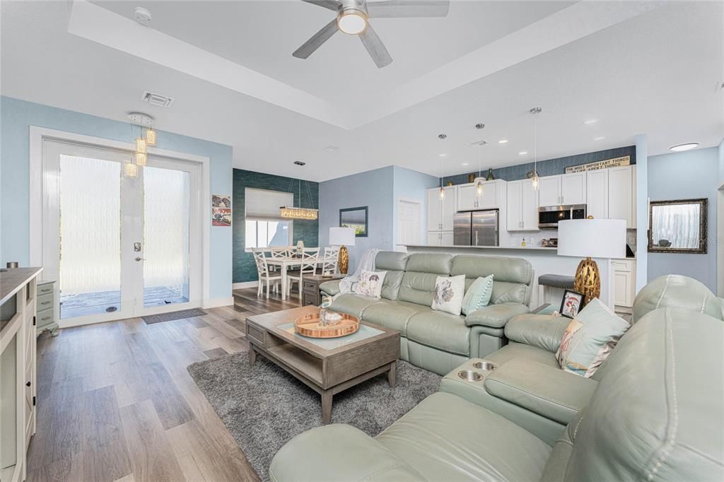 For Sale: $379,900 (3 beds, 2 baths, 1618 Square Feet)