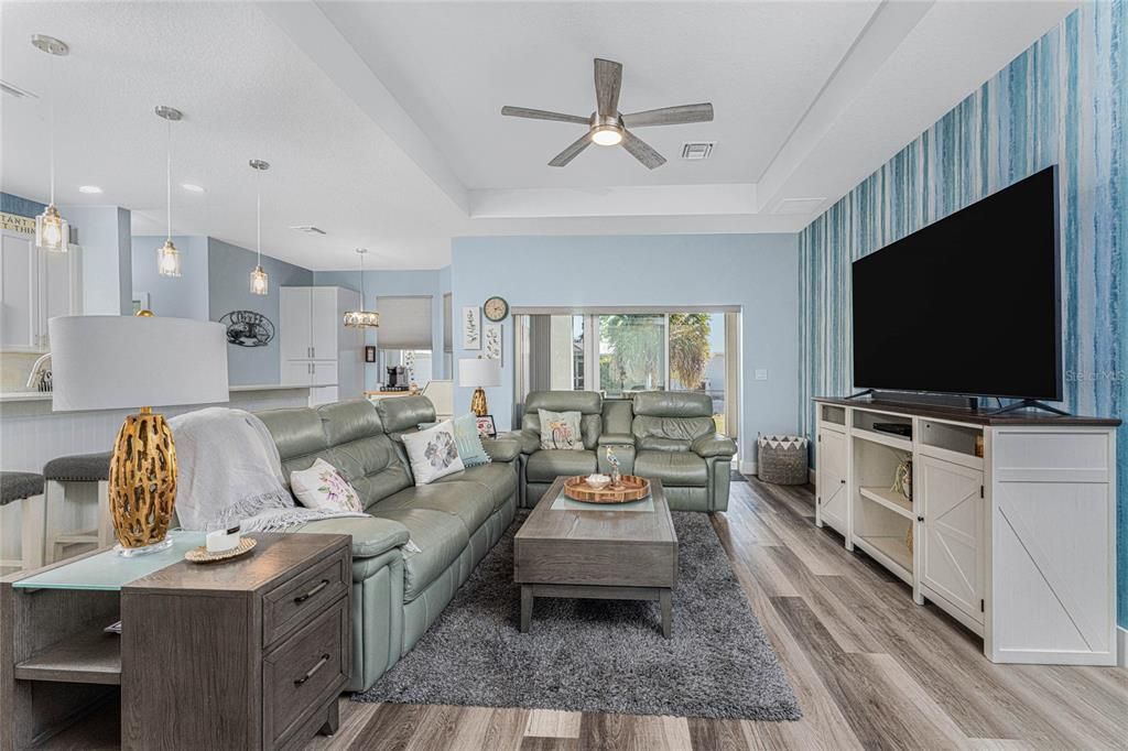 For Sale: $379,900 (3 beds, 2 baths, 1618 Square Feet)