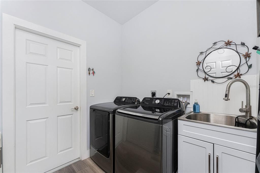 For Sale: $379,900 (3 beds, 2 baths, 1618 Square Feet)