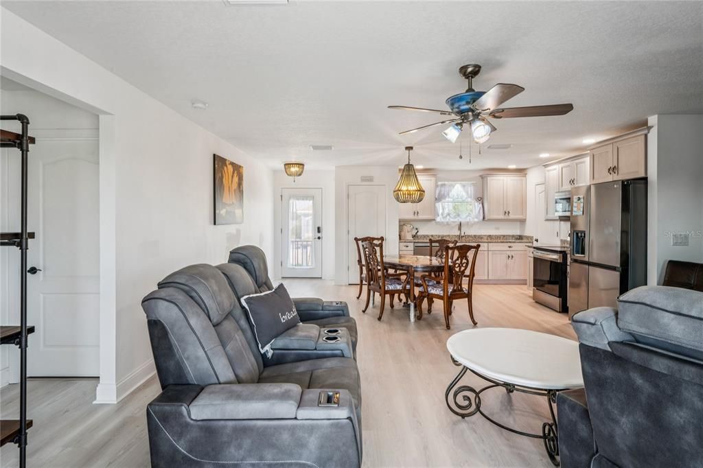 待售: $547,000 (3 贝兹, 2 浴室, 1235 平方英尺)