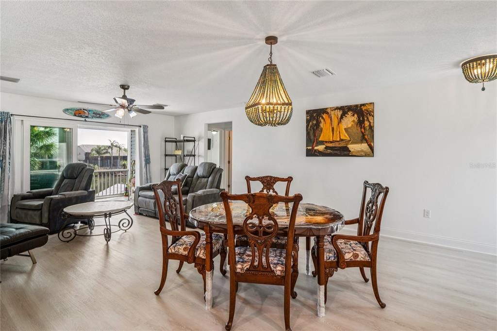 待售: $547,000 (3 贝兹, 2 浴室, 1235 平方英尺)