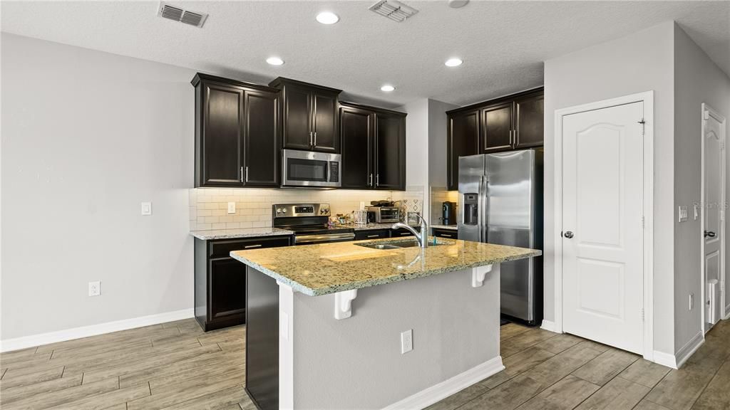 На продажу: $379,000 (3 спален, 2 ванн, 1451 Квадратных фут)