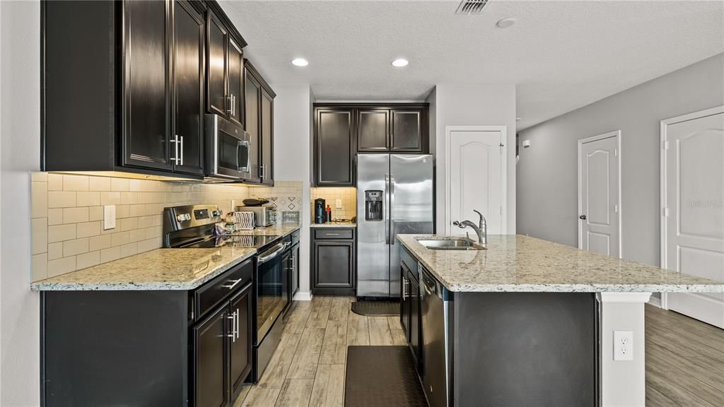 На продажу: $379,000 (3 спален, 2 ванн, 1451 Квадратных фут)