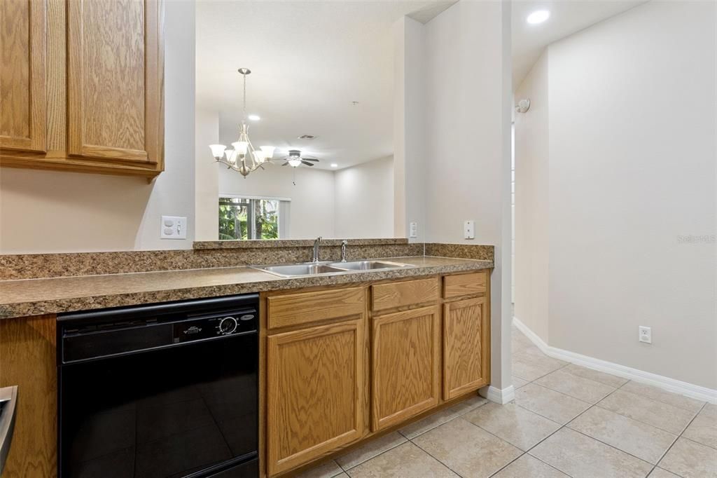 В аренду: $1,800 (3 спален, 2 ванн, 1255 Квадратных фут)