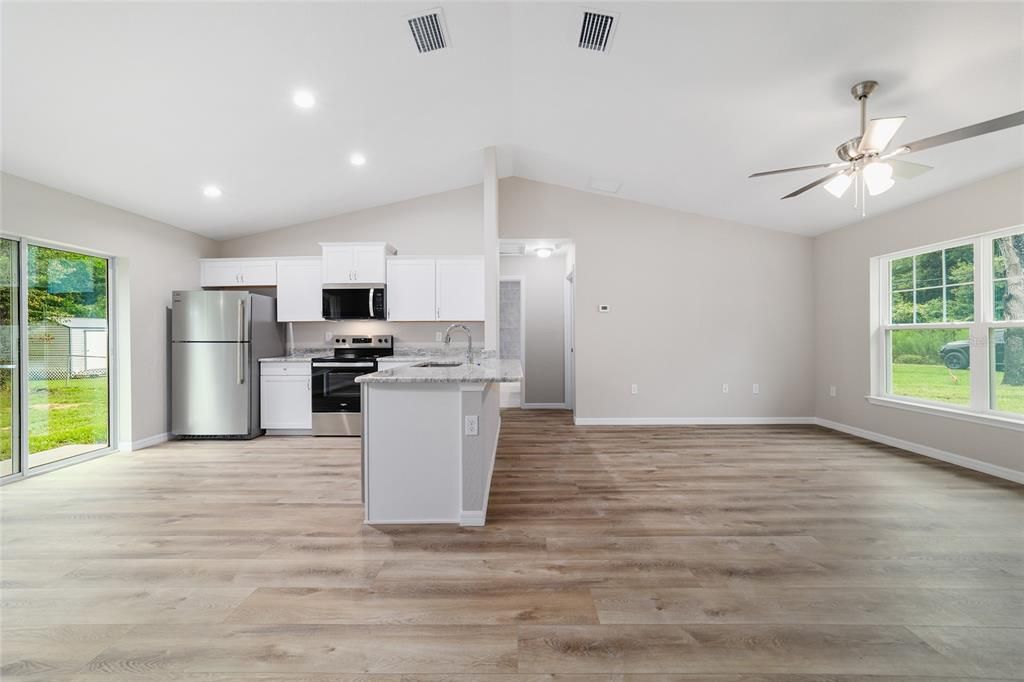 For Sale: $235,000 (3 beds, 2 baths, 1089 Square Feet)