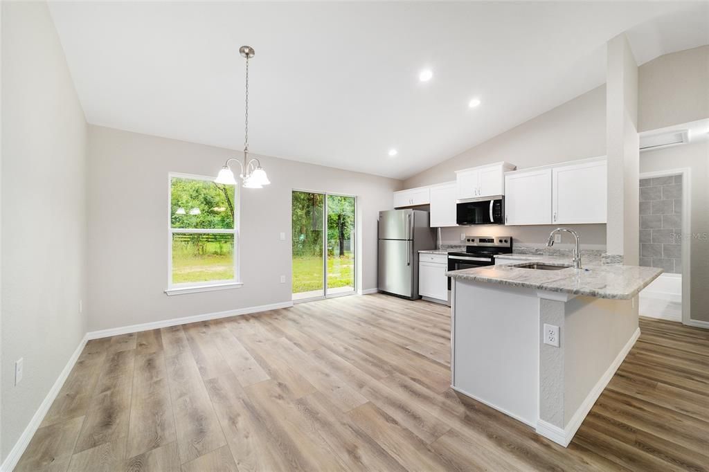 For Sale: $235,000 (3 beds, 2 baths, 1089 Square Feet)