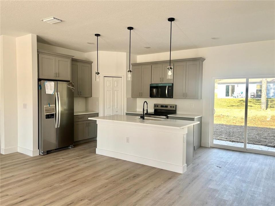 For Sale: $280,000 (3 beds, 2 baths, 1540 Square Feet)