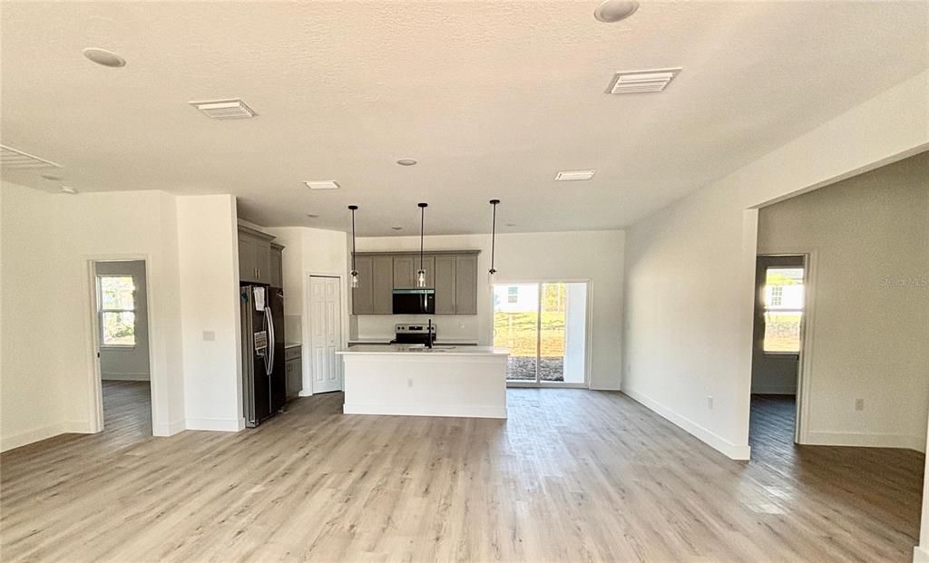 For Sale: $280,000 (3 beds, 2 baths, 1540 Square Feet)