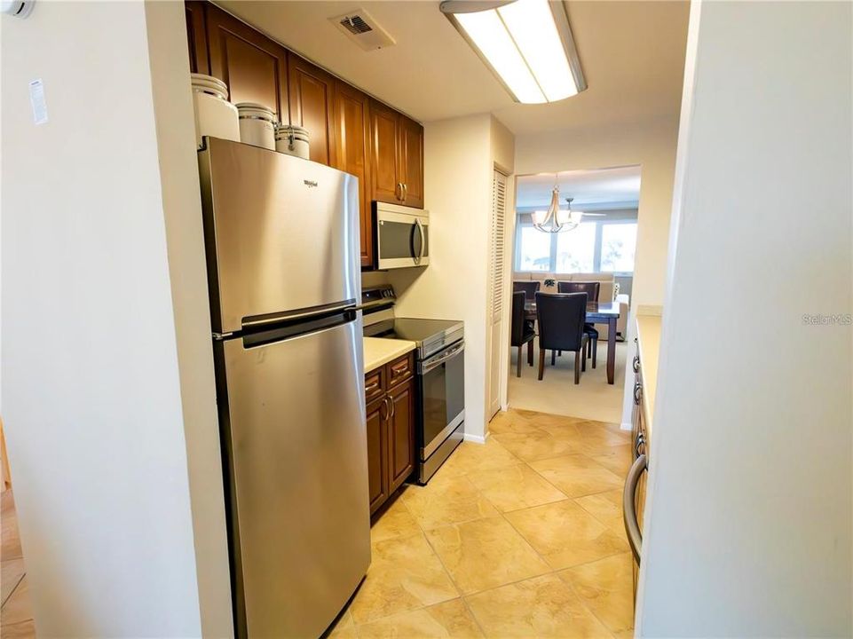 For Sale: $539,000 (2 beds, 2 baths, 1165 Square Feet)