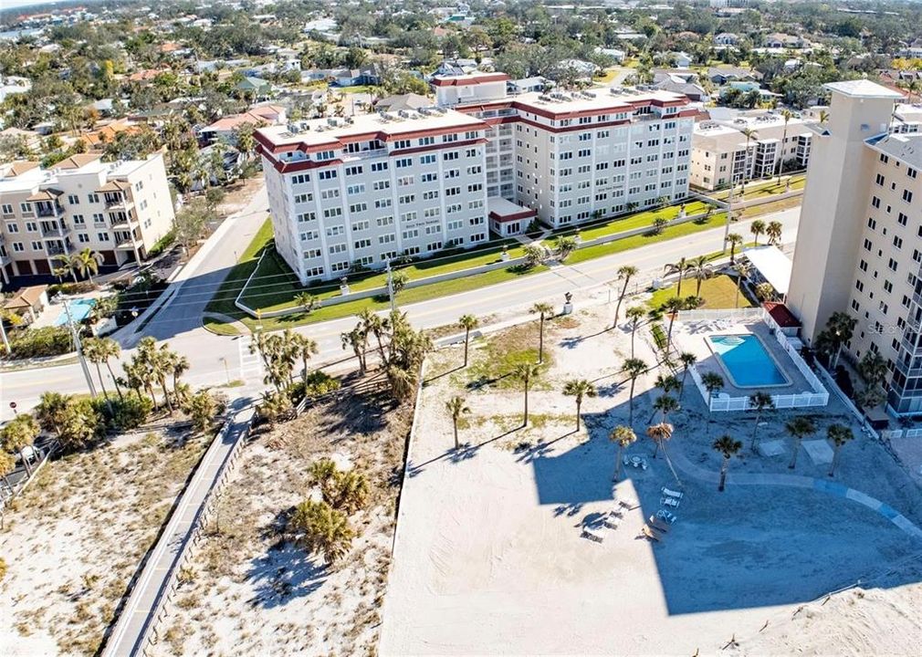 For Sale: $539,000 (2 beds, 2 baths, 1165 Square Feet)