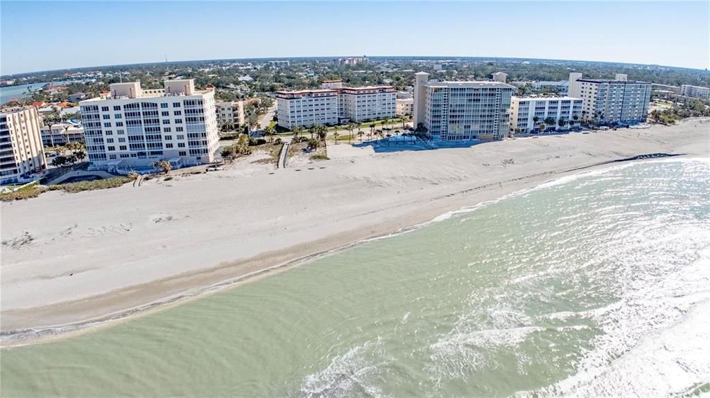 For Sale: $539,000 (2 beds, 2 baths, 1165 Square Feet)