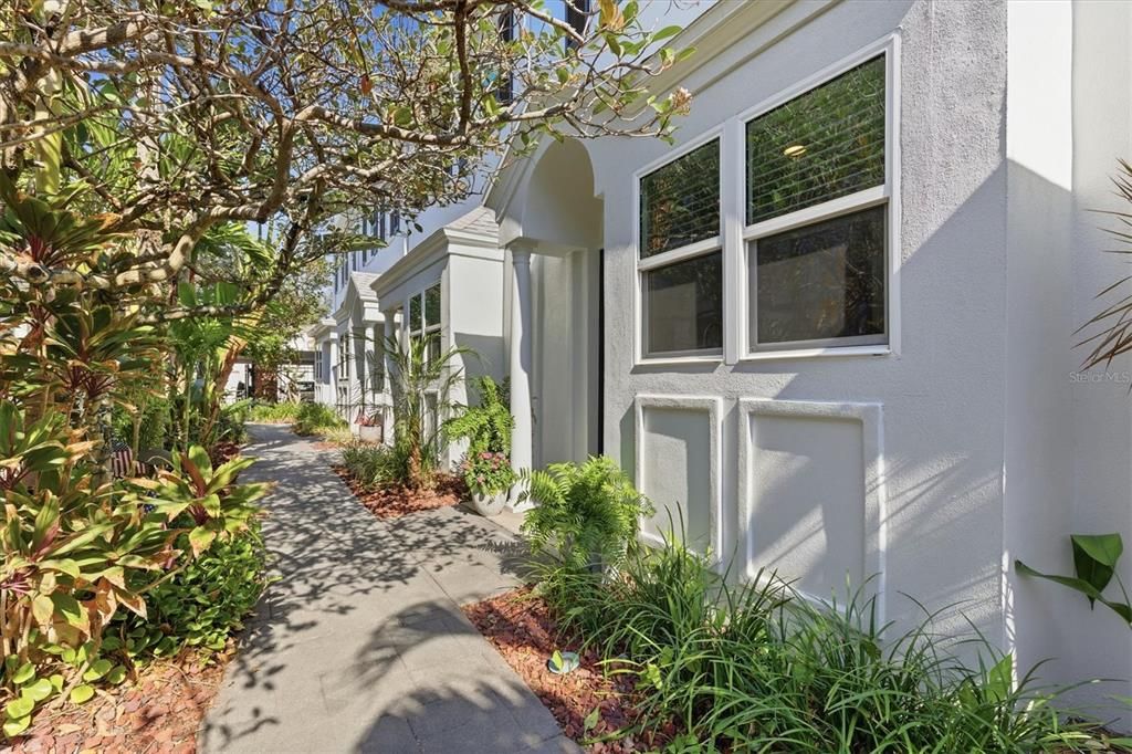 Active With Contract: $498,000 (2 beds, 2 baths, 1266 Square Feet)