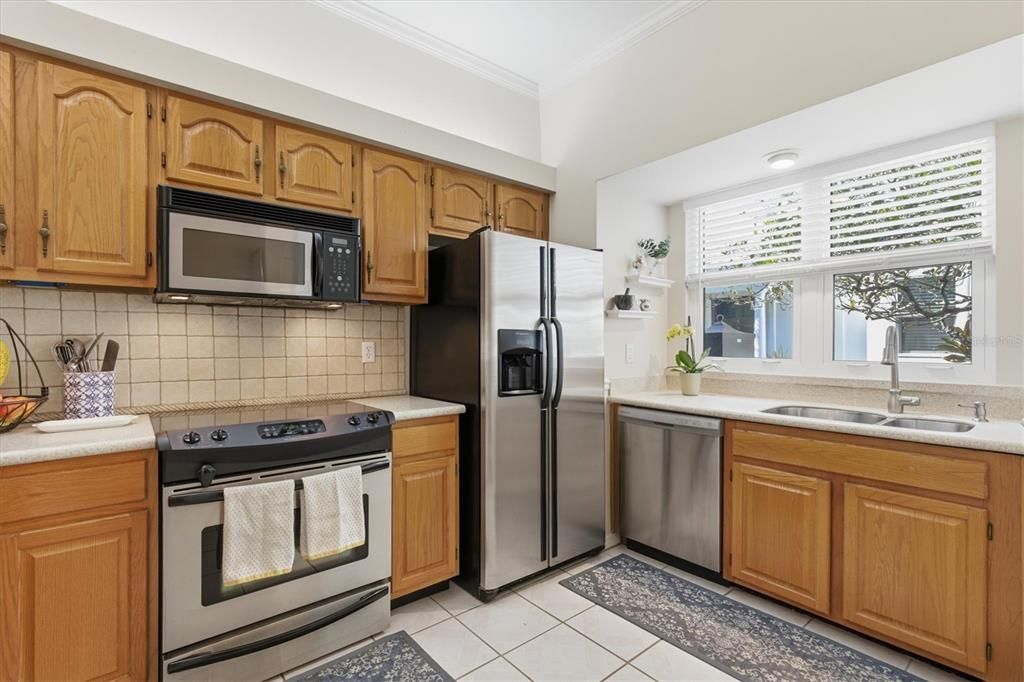 Active With Contract: $498,000 (2 beds, 2 baths, 1266 Square Feet)