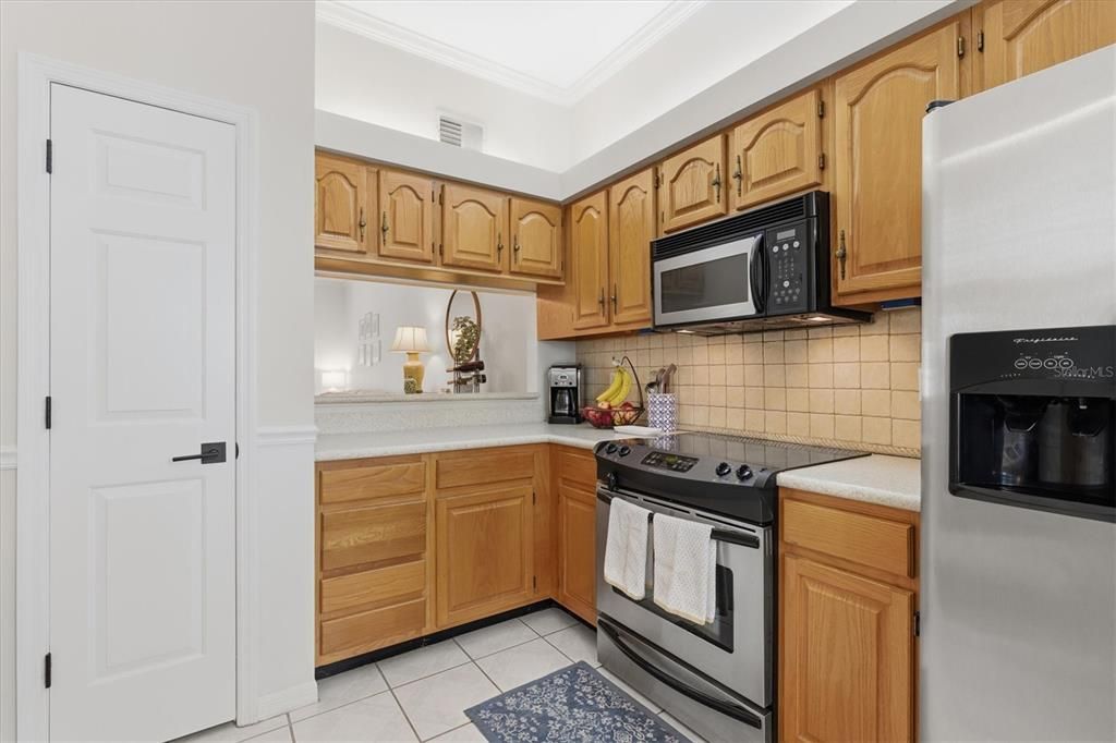 Active With Contract: $498,000 (2 beds, 2 baths, 1266 Square Feet)