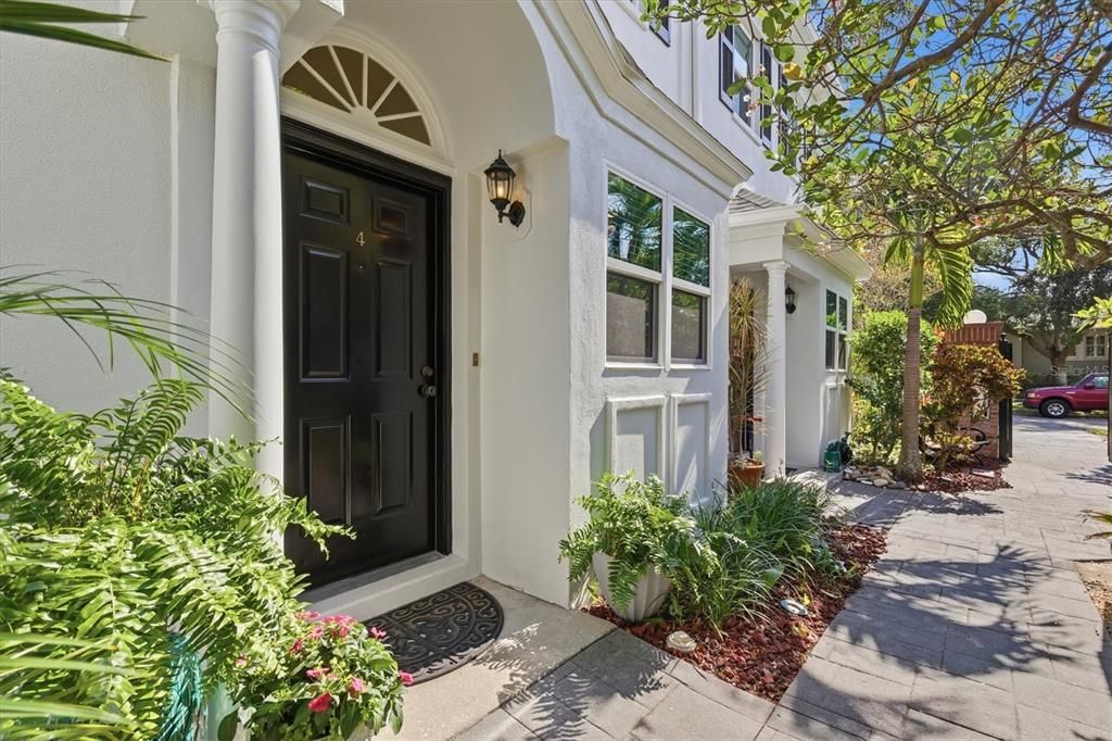 Active With Contract: $498,000 (2 beds, 2 baths, 1266 Square Feet)