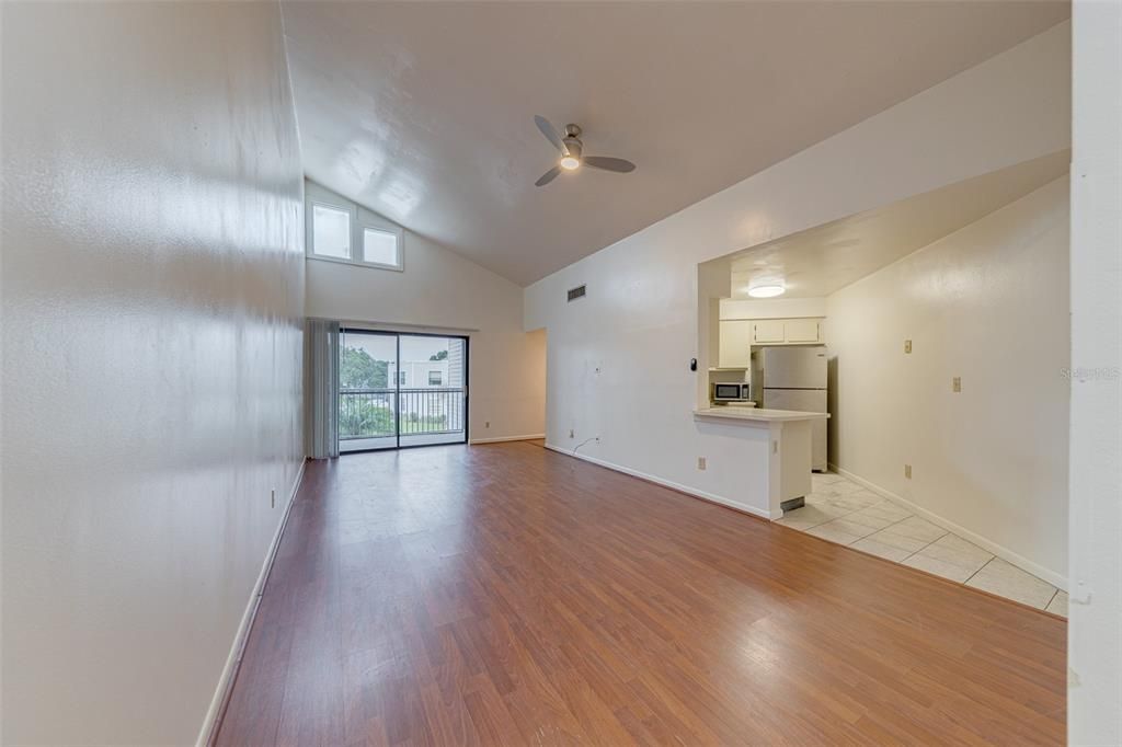 出租: $1,700 (2 贝兹, 2 浴室, 820 平方英尺)