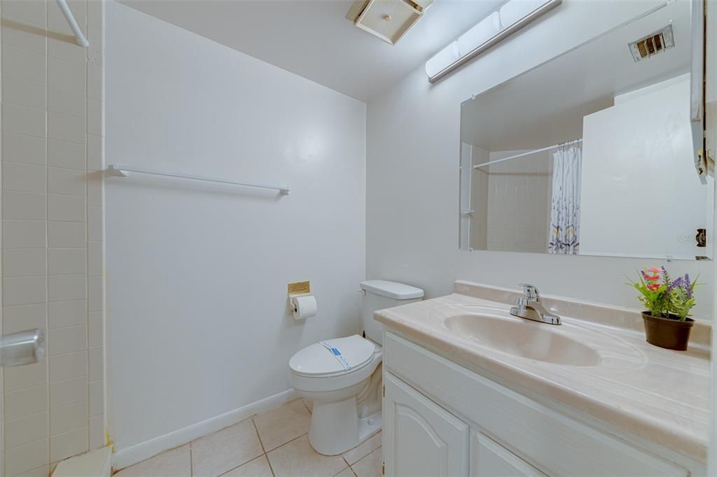 出租: $1,700 (2 贝兹, 2 浴室, 820 平方英尺)