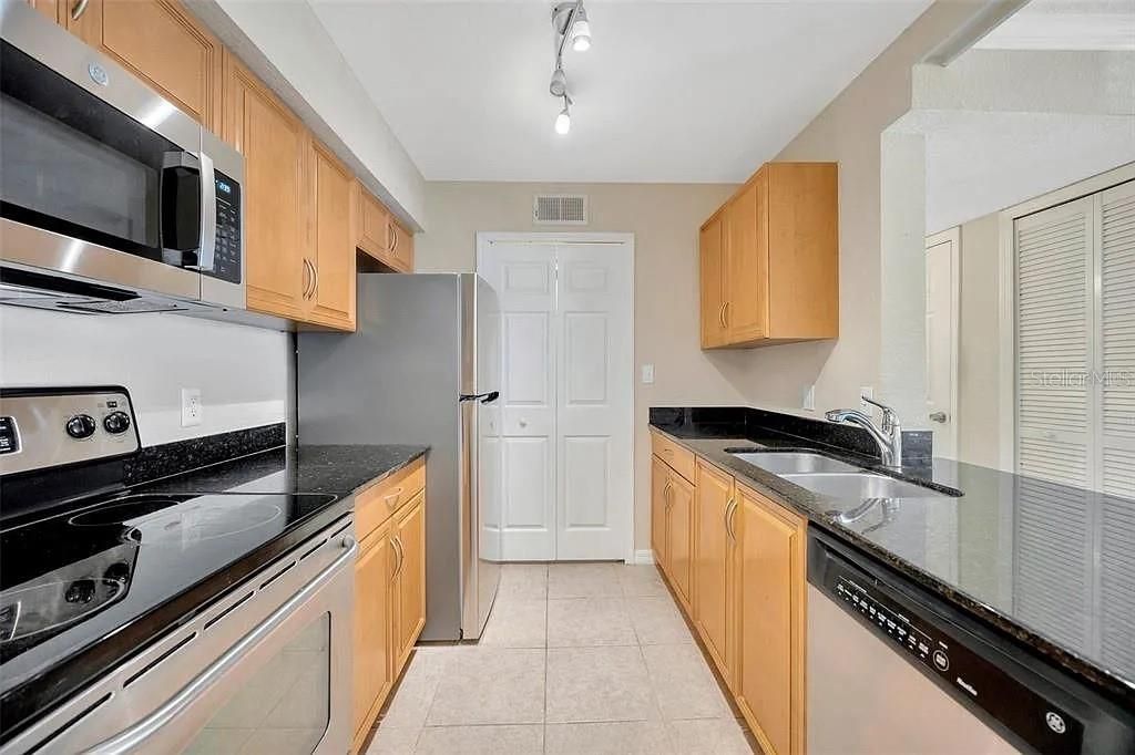 For Sale: $225,000 (3 beds, 2 baths, 1210 Square Feet)