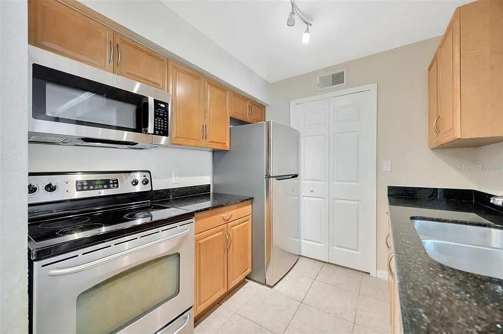 For Sale: $225,000 (3 beds, 2 baths, 1210 Square Feet)