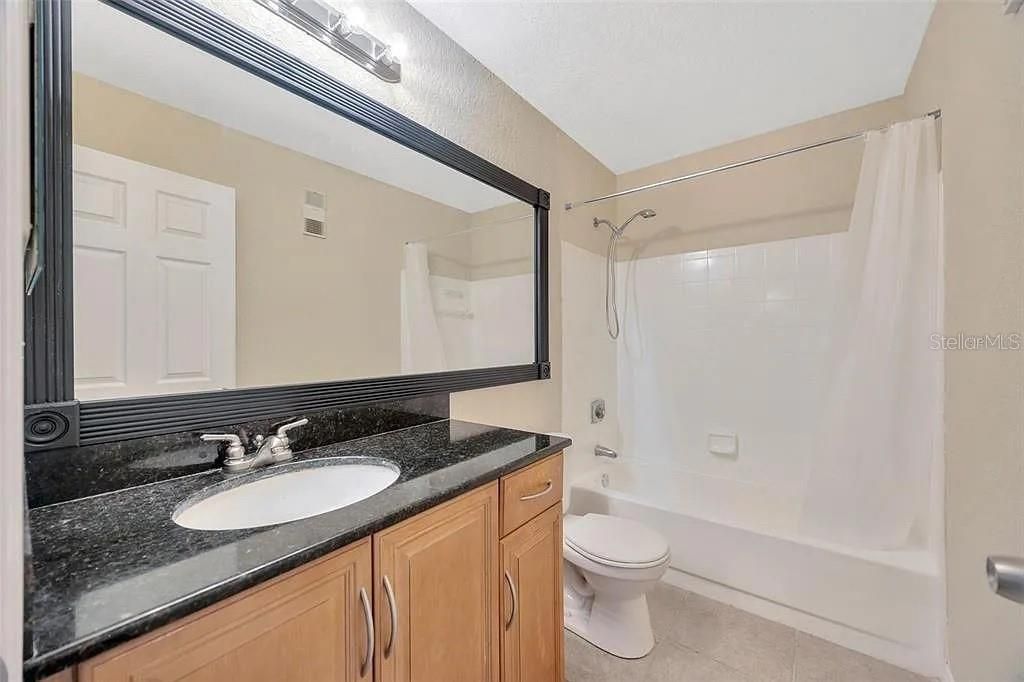 For Sale: $225,000 (3 beds, 2 baths, 1210 Square Feet)