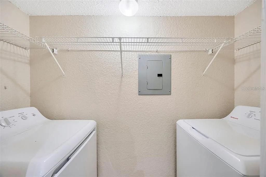 For Sale: $225,000 (3 beds, 2 baths, 1210 Square Feet)