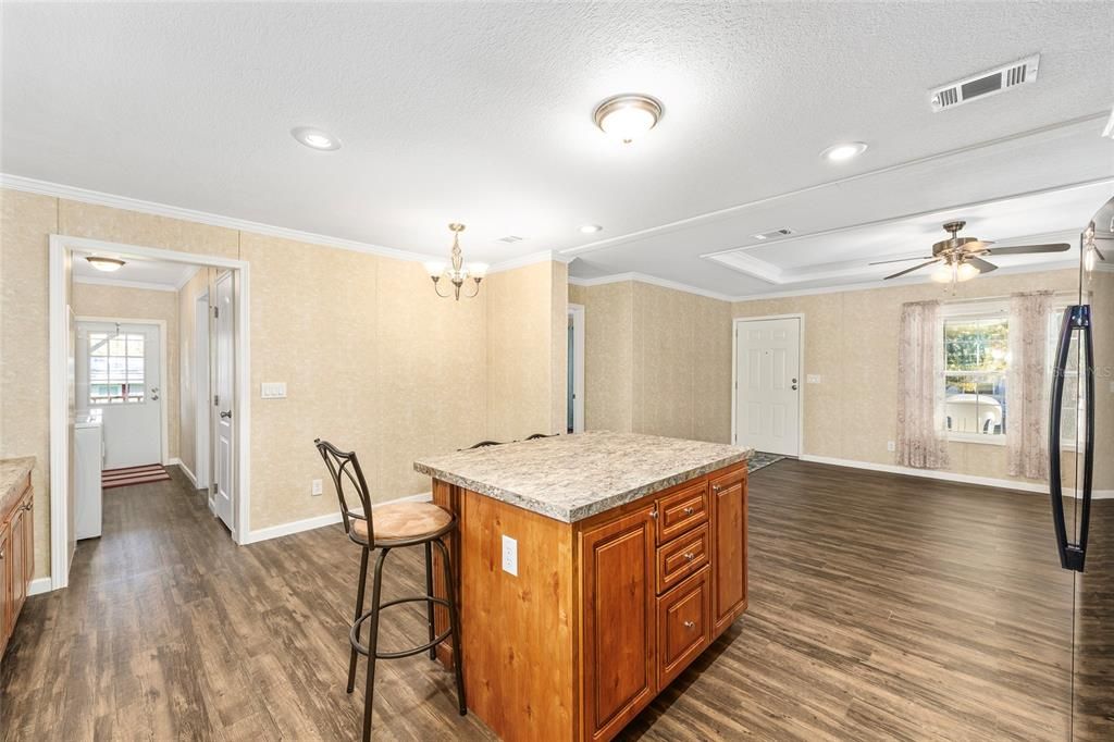 На продажу: $169,900 (3 спален, 2 ванн, 1250 Квадратных фут)