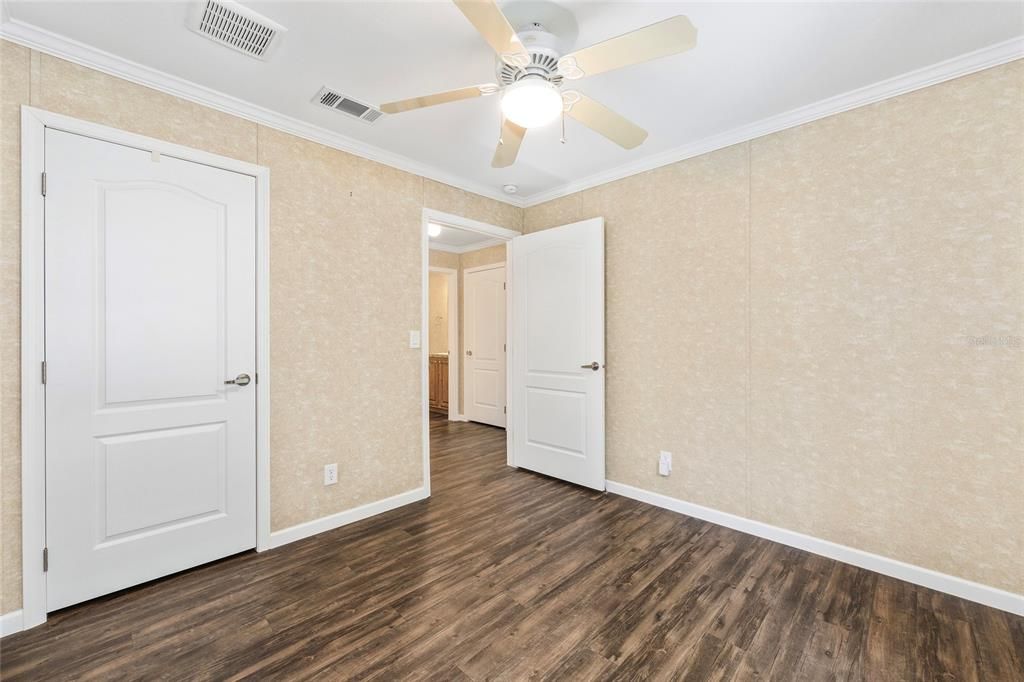 На продажу: $169,900 (3 спален, 2 ванн, 1250 Квадратных фут)