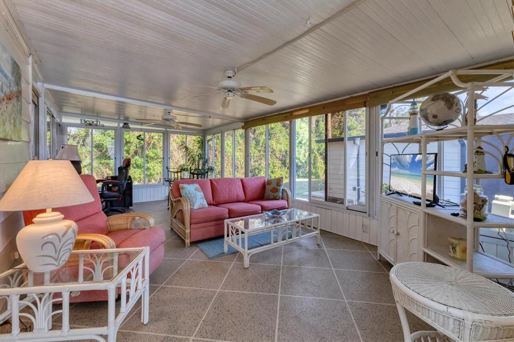 Activo con contrato: $179,900 (2 camas, 2 baños, 1120 Pies cuadrados)