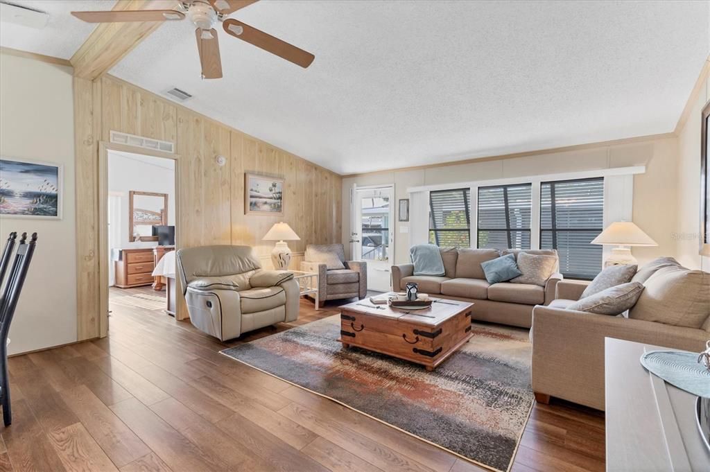 Activo con contrato: $179,900 (2 camas, 2 baños, 1120 Pies cuadrados)