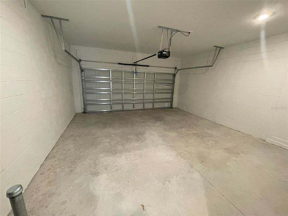 Под контрактом: $2,300 (3 спален, 2 ванн, 2109 Квадратных фут)