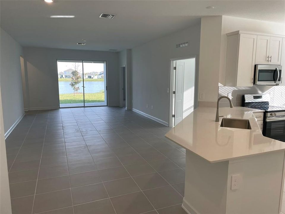 Под контрактом: $2,300 (3 спален, 2 ванн, 2109 Квадратных фут)