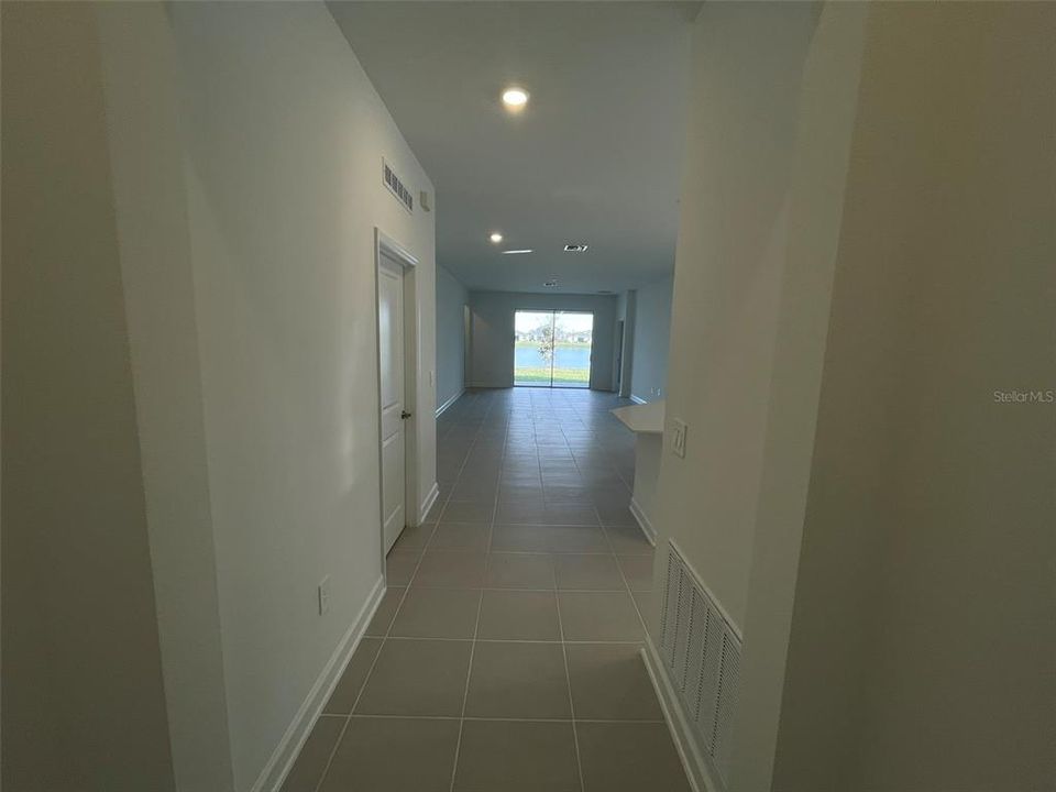 Под контрактом: $2,300 (3 спален, 2 ванн, 2109 Квадратных фут)