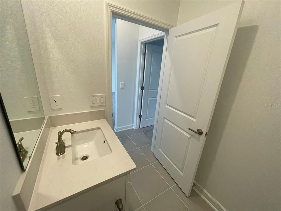 Под контрактом: $2,300 (3 спален, 2 ванн, 2109 Квадратных фут)