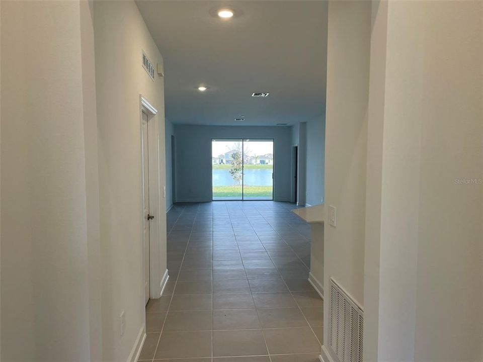 Под контрактом: $2,300 (3 спален, 2 ванн, 2109 Квадратных фут)