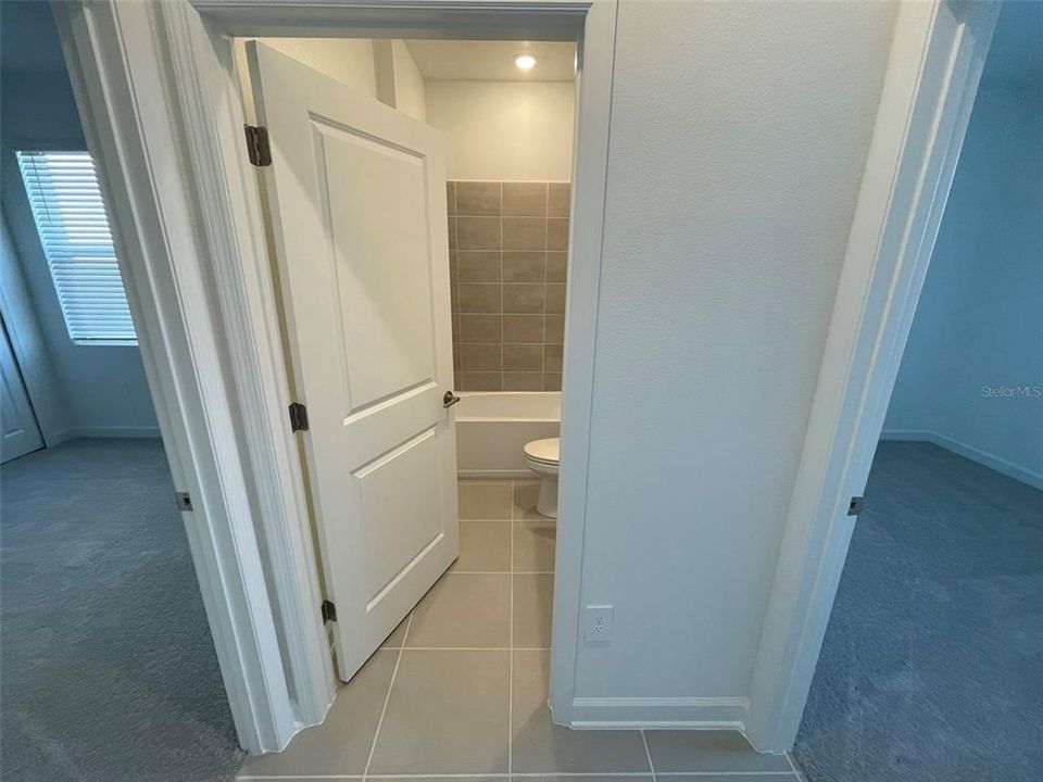 Под контрактом: $2,300 (3 спален, 2 ванн, 2109 Квадратных фут)