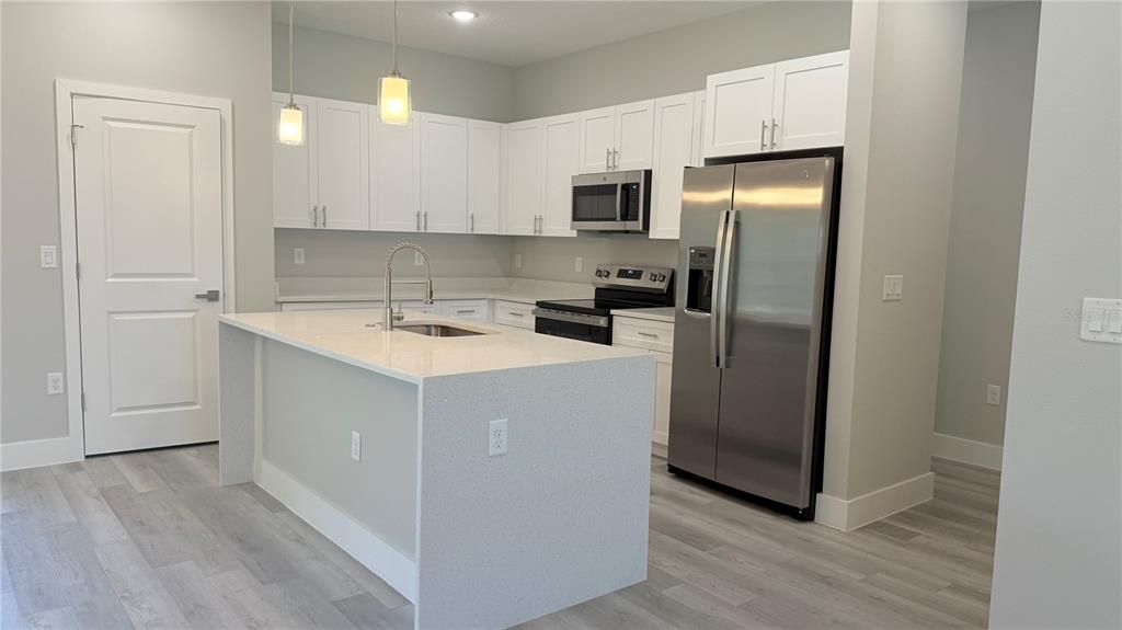 For Sale: $349,900 (4 beds, 2 baths, 1695 Square Feet)