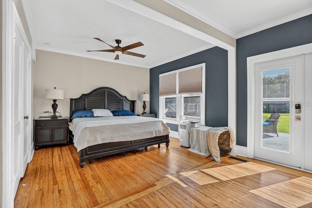 For Sale: $850,000 (5 beds, 4 baths, 3733 Square Feet)