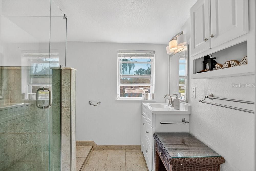 For Sale: $850,000 (5 beds, 4 baths, 3733 Square Feet)