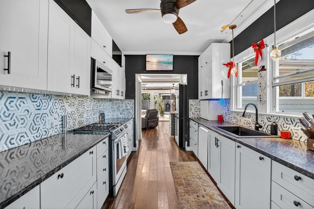 For Sale: $850,000 (5 beds, 4 baths, 3733 Square Feet)