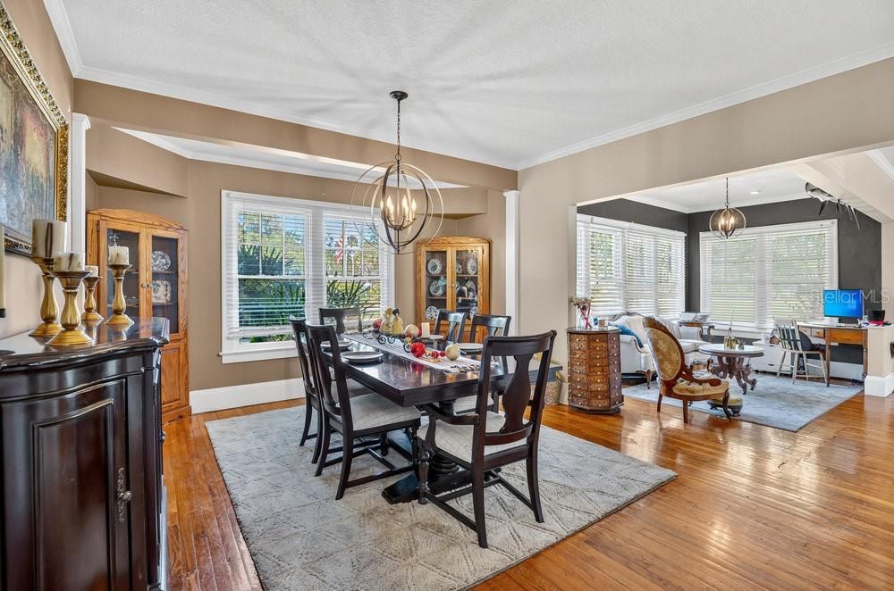 For Sale: $850,000 (5 beds, 4 baths, 3733 Square Feet)