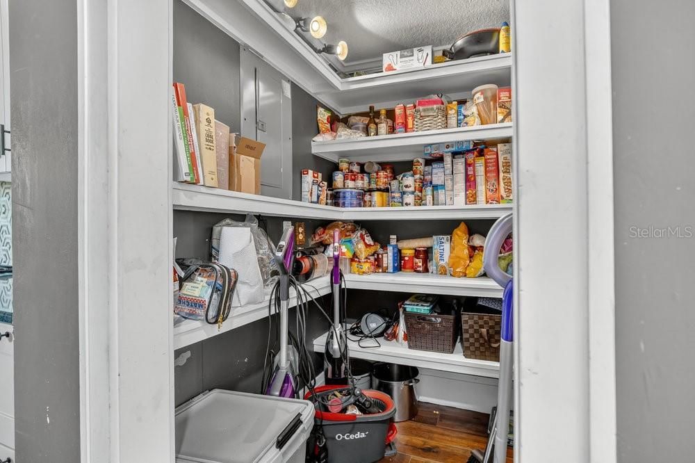 For Sale: $850,000 (5 beds, 4 baths, 3733 Square Feet)