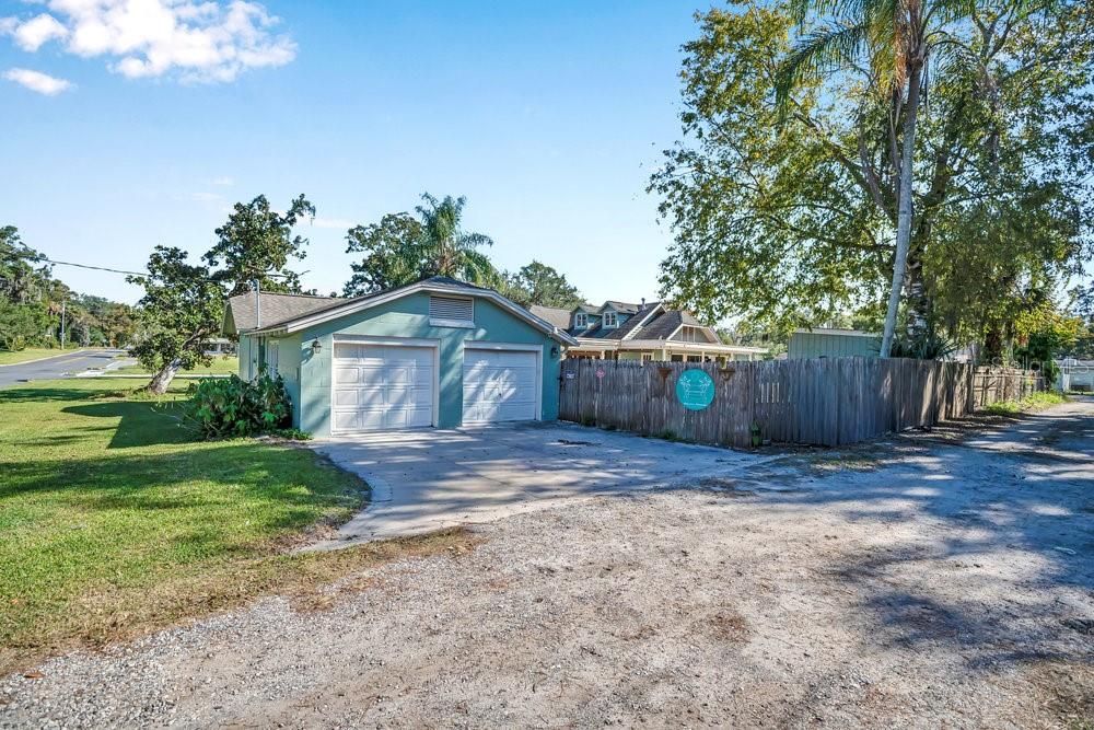 For Sale: $850,000 (5 beds, 4 baths, 3733 Square Feet)