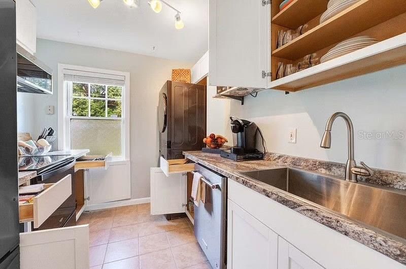 For Sale: $850,000 (5 beds, 4 baths, 3733 Square Feet)