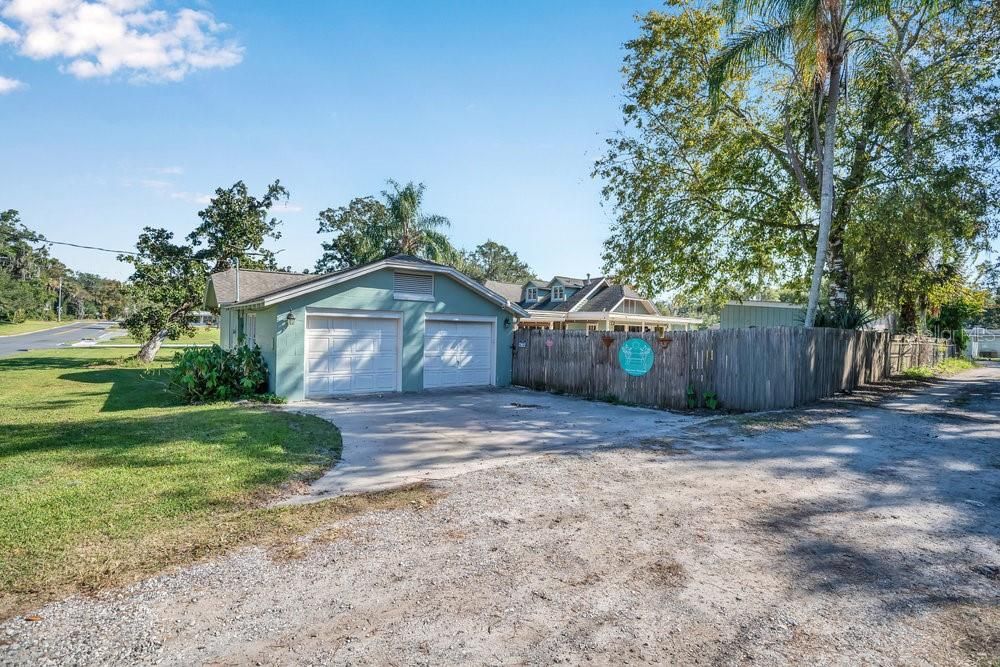 For Sale: $850,000 (5 beds, 4 baths, 3733 Square Feet)