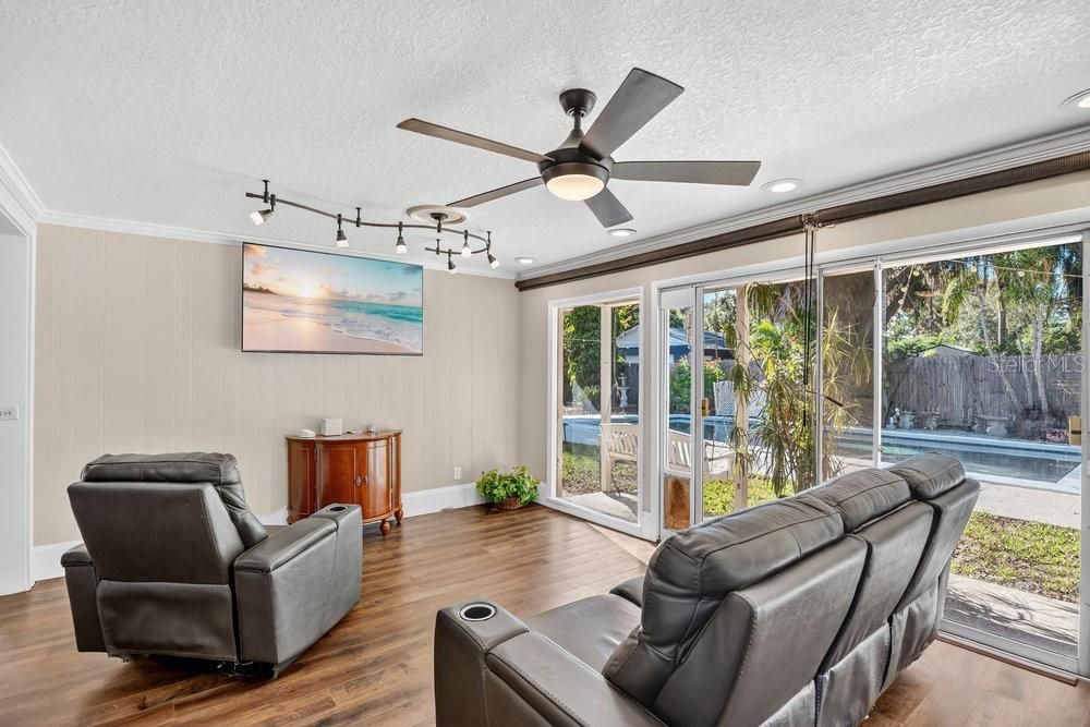 For Sale: $850,000 (5 beds, 4 baths, 3733 Square Feet)